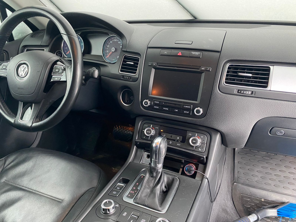 Штатное головное устройство автомобиля